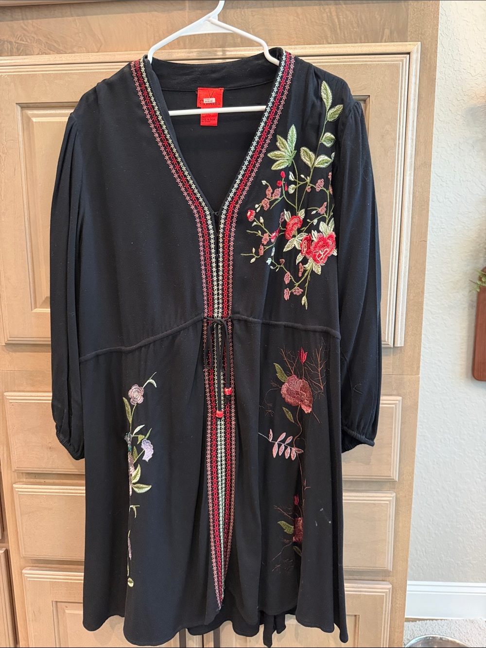 V Cristina mbroidered Black Floral V-Neck Dress